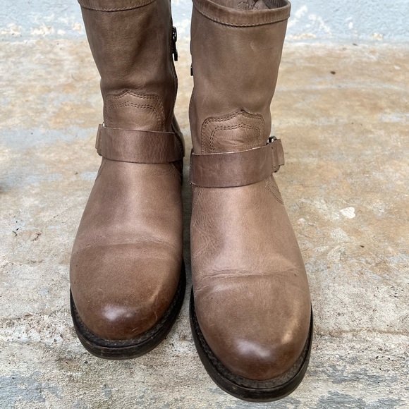 OLUKAI tan smoke brown genuine leather ankle moto boots beige taupe 8.5 - Picture 5 of 15